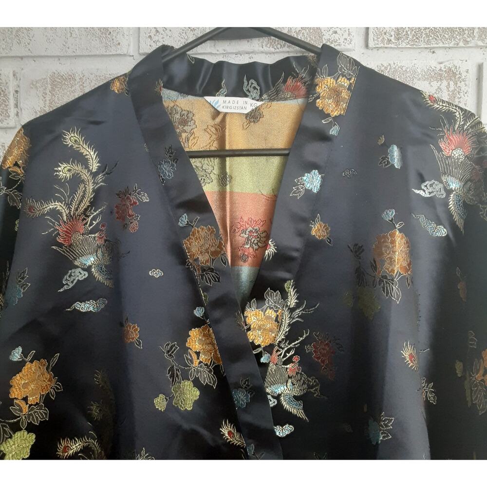 Luxurious Embroidered Woven Robe Kirgiztan Silk? Trendsetter